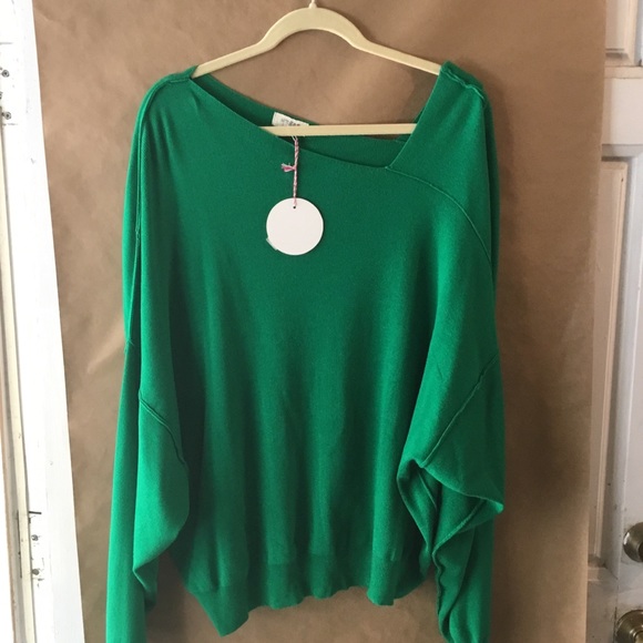 Umgee Sweaters - Umgee emerald sweater asymmetrical. NWT. Large
